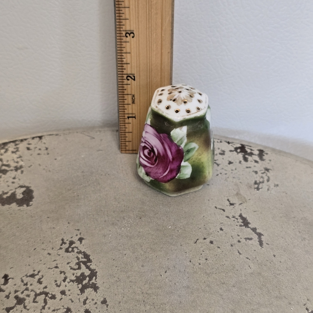 Vintage Floral Ceramic Salt and Pepper Shakers - Picture 4 of 4